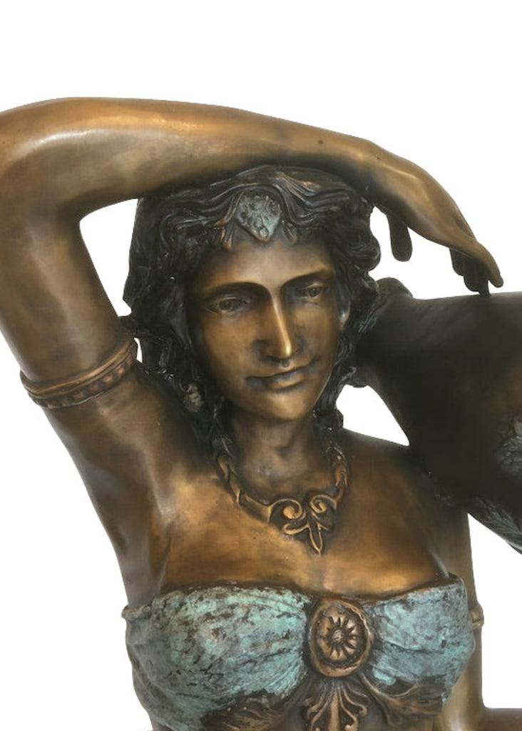 Bronze Gartenbrunnen "Lady mit Krug" Höhe 170 Bronze und antik grün
