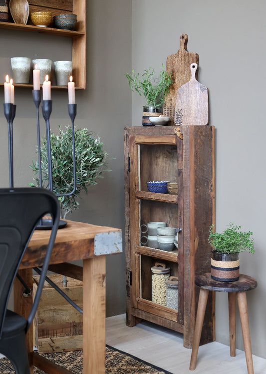 Kleine schmale Altholz Vitrine Landhausstil