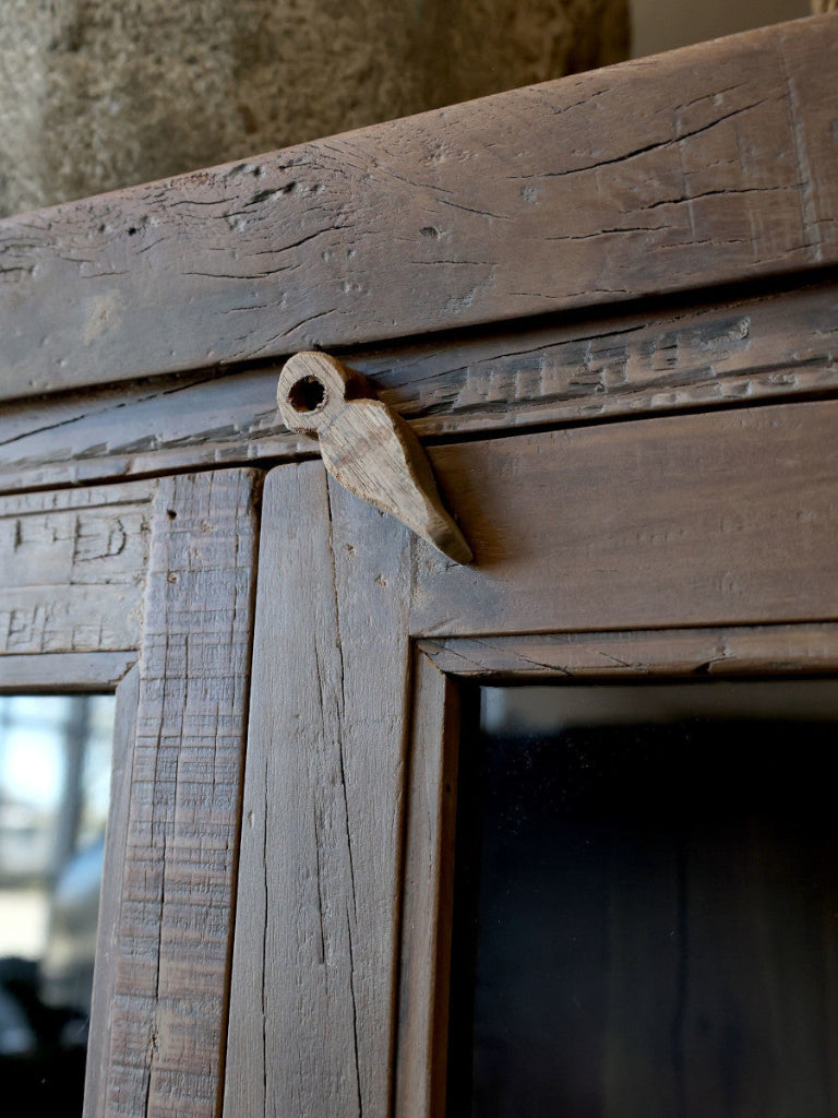Altholz Vitrine im Landhausstil