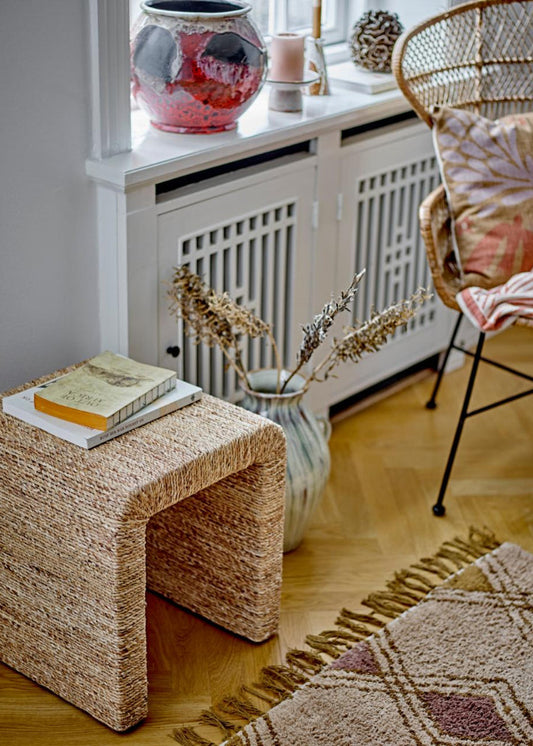 Moderner Beistelltisch oder Hocker natur