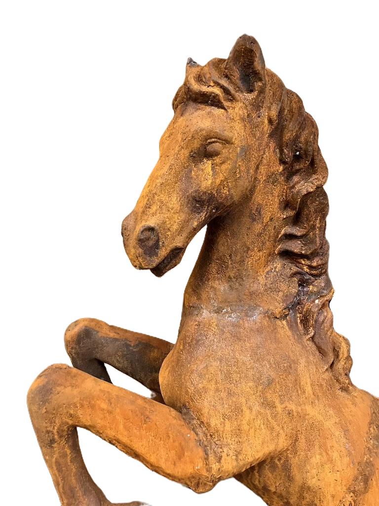 Gusseisen Gartenskulptur "aufbäumendes Pferd" , Gartenfigur antik rostig