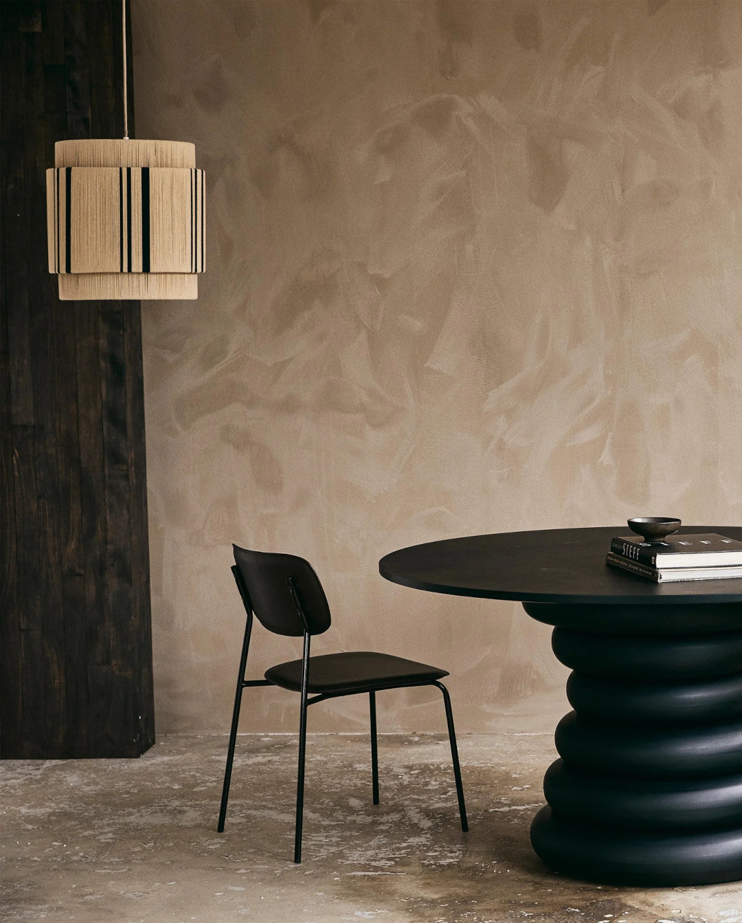 runder Esstisch 140cm in Schwarz