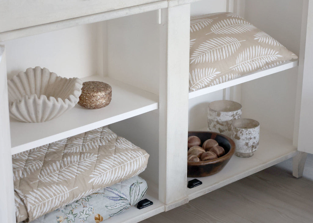 Landhaus Kommode im shabby chic Look, Schrank für Tischdecken und Handtücher