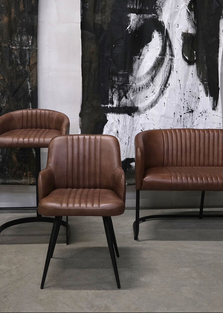 Barhocker, Lederstuhl und Bar Sitzbank Leder-Metall Barmöbel die zusammen gehören