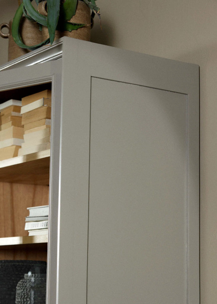 Schmale Landhaus Vitrine 1 Tür Holz grau-natur