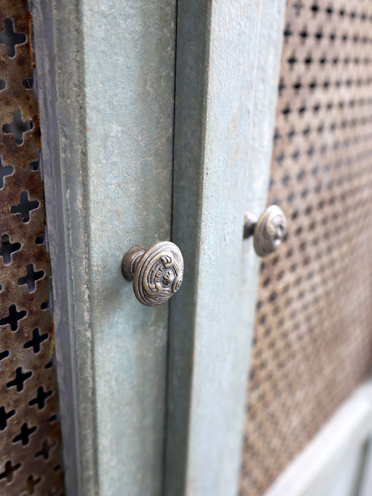 Schrank, Kleiderschrank, Wäscheschrank shabby Landhausstil Eisengitter