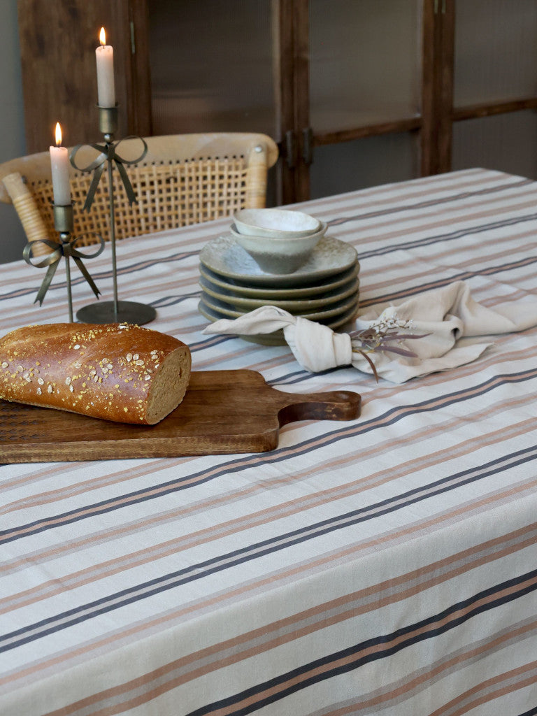 Tischdecke mit  Streifen 140x240 cm