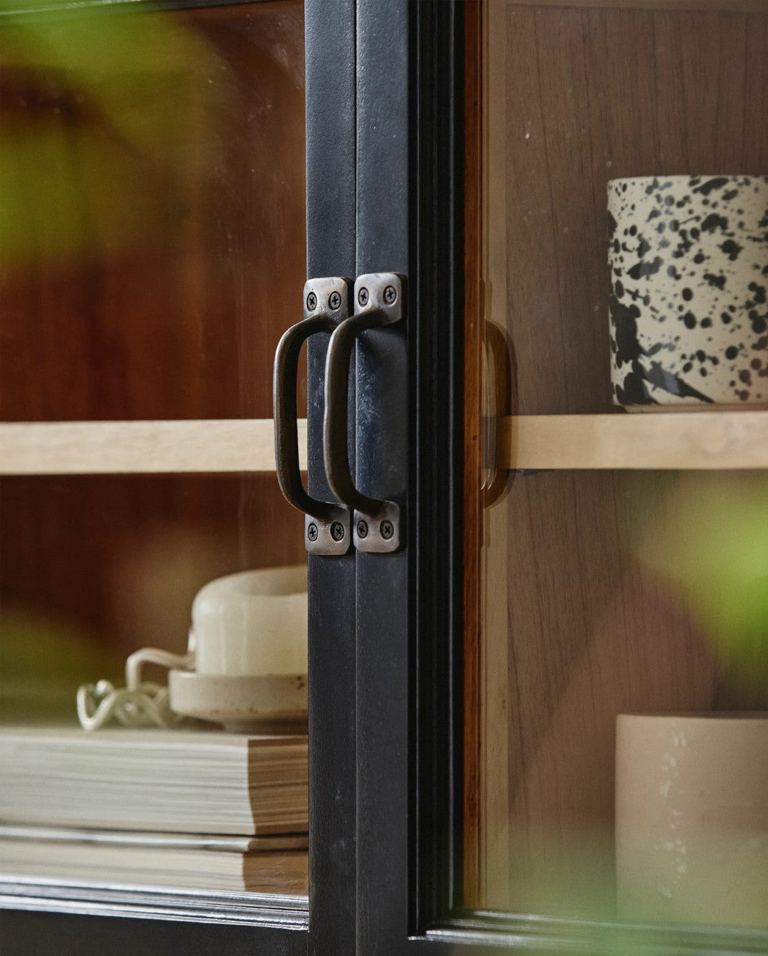 Wandvitrine MAJA schwarz-natur Landhausstil