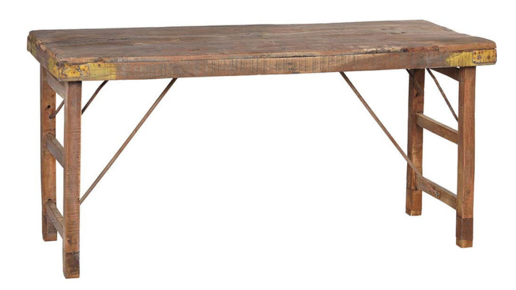 Massiver Altholz Tisch im Shabby Chic Stil aus Holz und Eisen – nachhaltiger Esstisch für kleine Küchen und maritime Gastronomie.