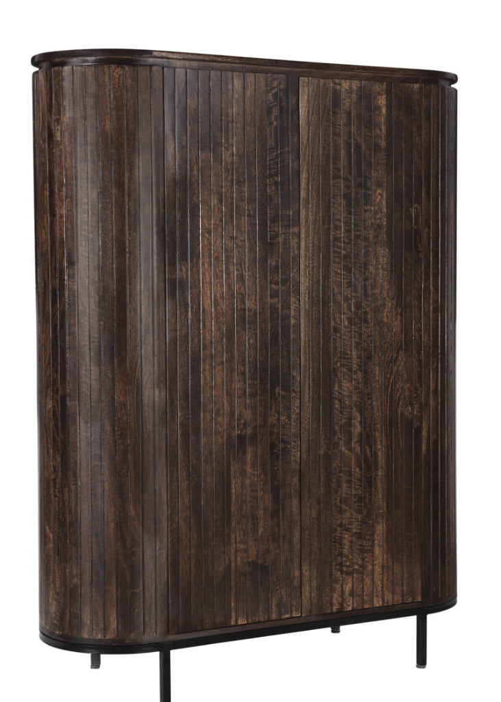 Moderner ovaler Schrank 150 cm hoch aus nachhaltigem Mangoholz mit vertikalen Lamellen