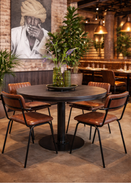 Esszimmerstühle Leder Metall, Stilvolles Restaurant mit industrial-chic Design