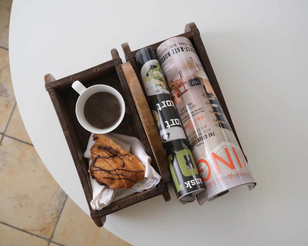 Alter Holzkorb - Doppelziegel Form, Frühstückskorb mit Zeitschriften Ablage