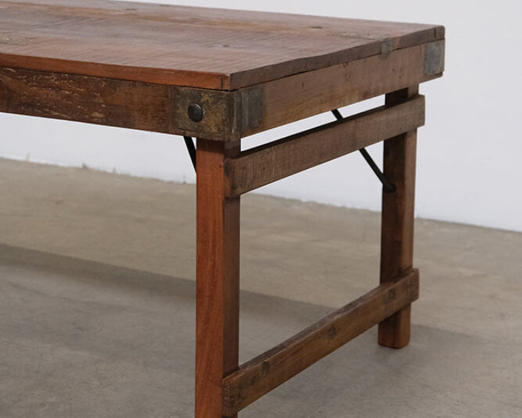 Moderner Couchtisch Altholz natur klappbar stabil mit Metall Details