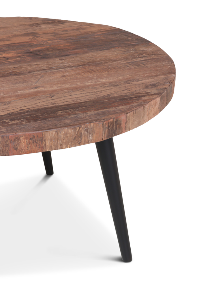 Stylischer Couchtisch aus recyceltem Holz Ø80 cm mit runder Tischplatte und schwarzen schrägen Beinen