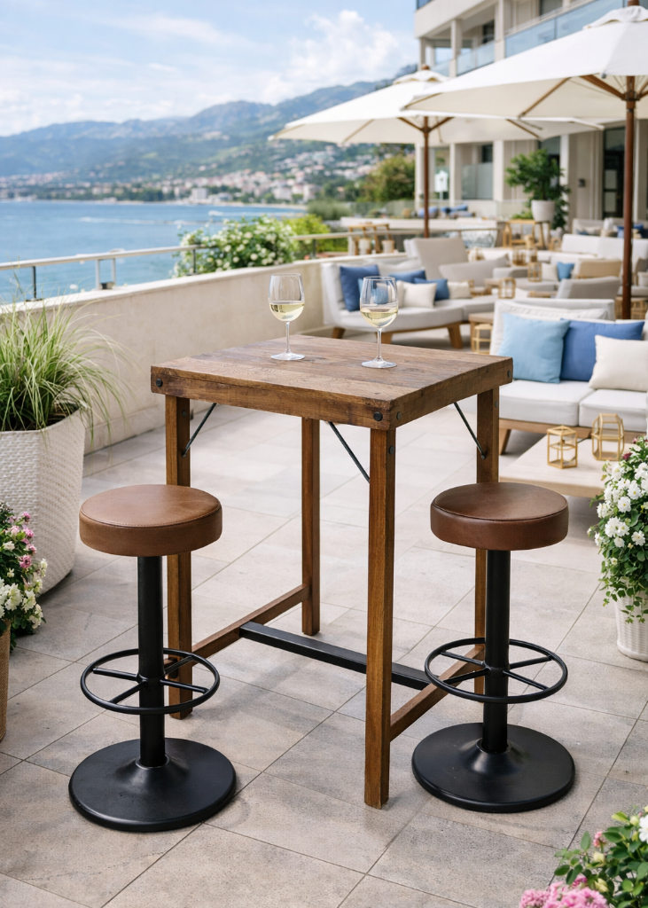 Altholz Stehtisch quadratisch 70*70 cm, Hotel Terrasse am Meer