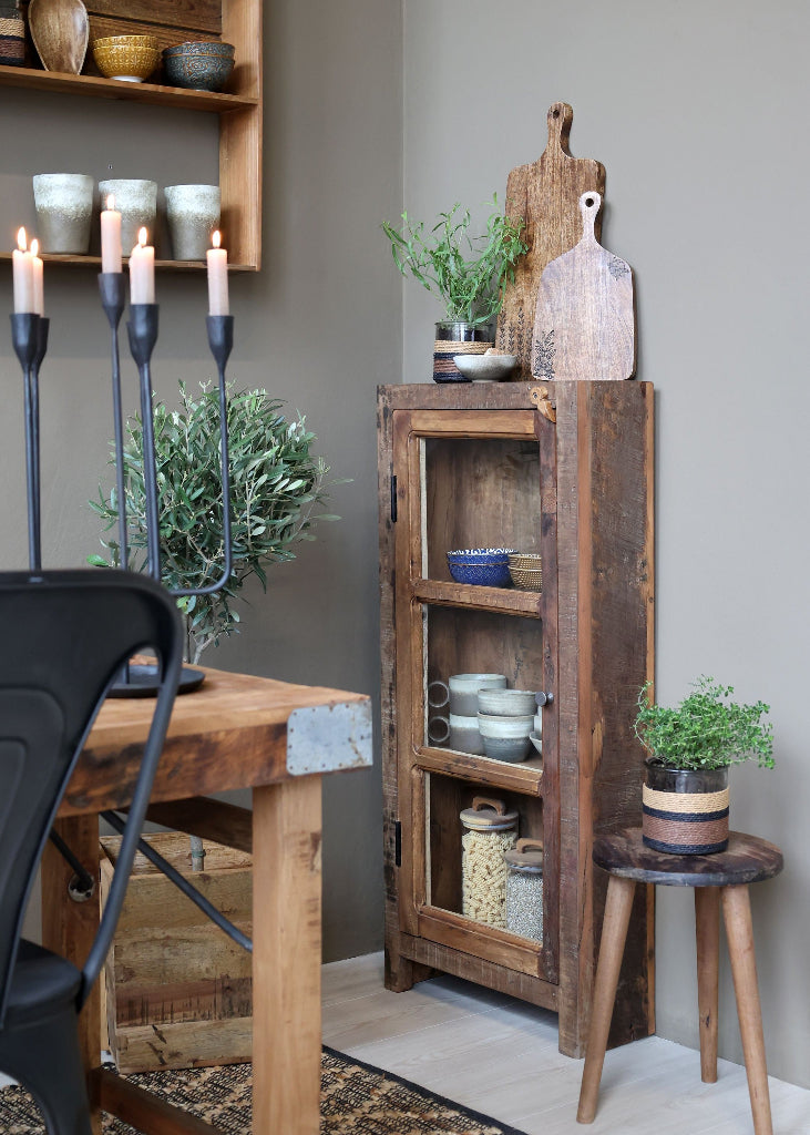 Kleine schmale Altholz Vitrine Landhausstil