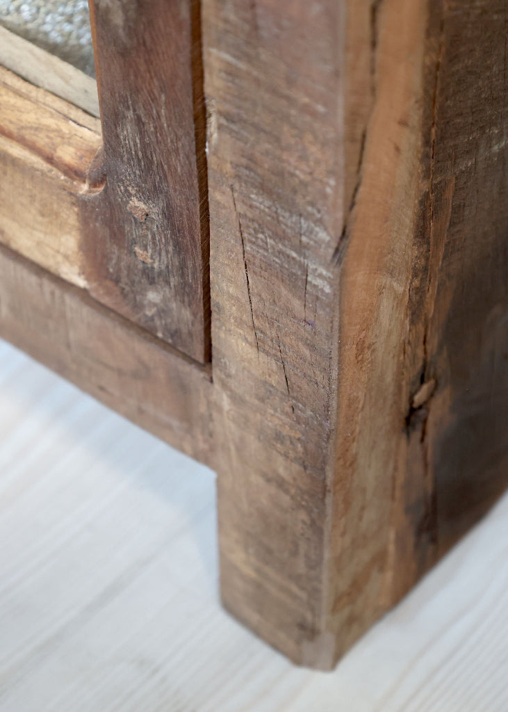 Kleine schmale Altholz Vitrine Landhausstil altes Holz vintage