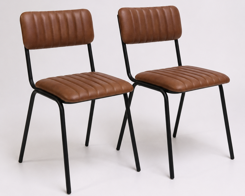 Moderner Bistrostuhl aus braunem Büffelleder mit schwarzem Metallgestell im Industrial Design