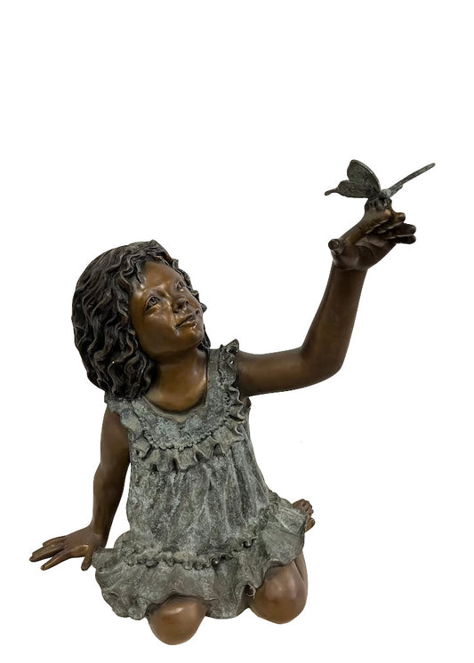 Bronze Skulptur "Mädchen mit Schmetterling"
