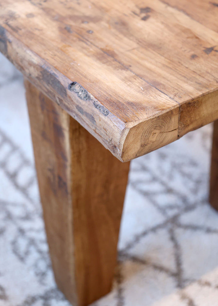 Rechteckiger Couchtisch LUNA als Freisteller, Recyclingholz naturbraun, B 90 × T 45 × H 40 cm, Gewicht ca. 17 kg