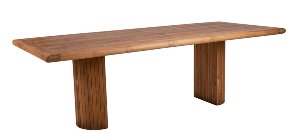Moderner Outdoor Esstisch aus Holz mit halbrunden Tischbeinen und gewachster Oberfläche