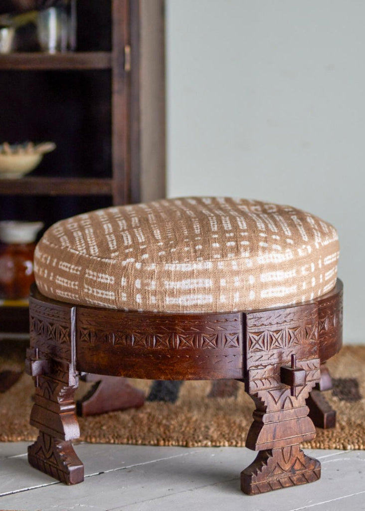 Hocker mit Kissen oder als kleiner Tisch