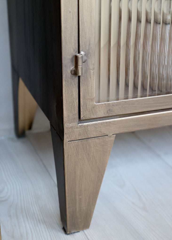 Vitrine Metall antik messing - 4 Riffelglastüren