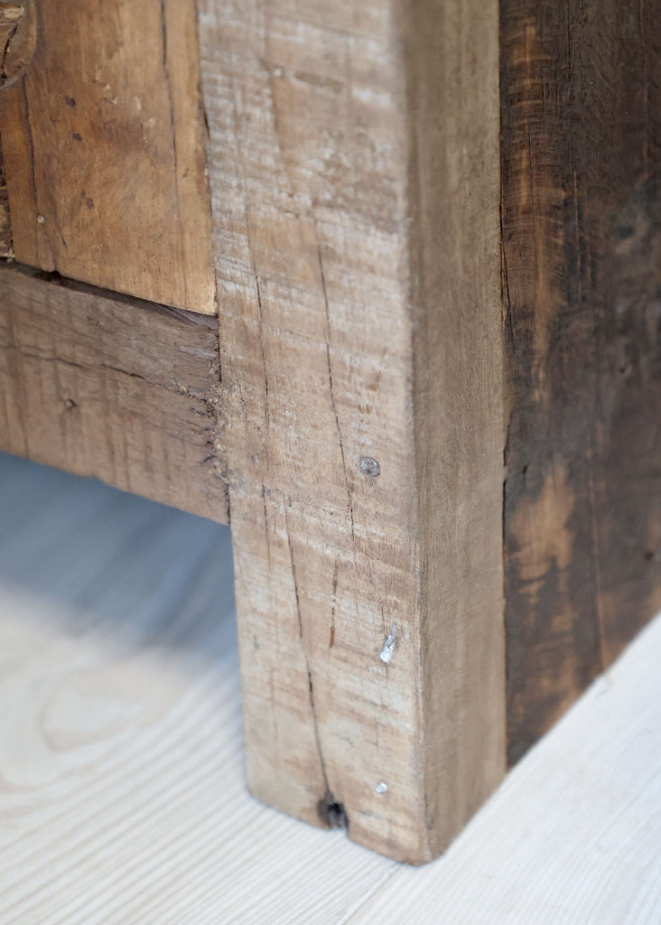 Landhaus Vitrine aus altem Holz