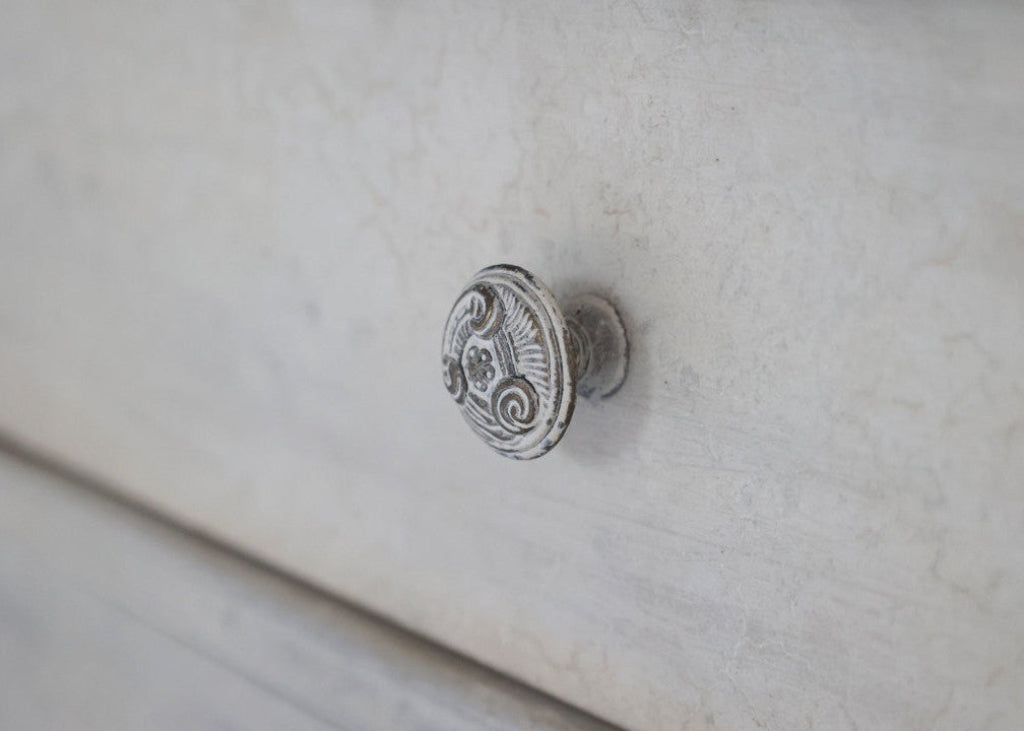 Landhaus Kommode im shabby chic Look rund Metall Knopfgriffe 