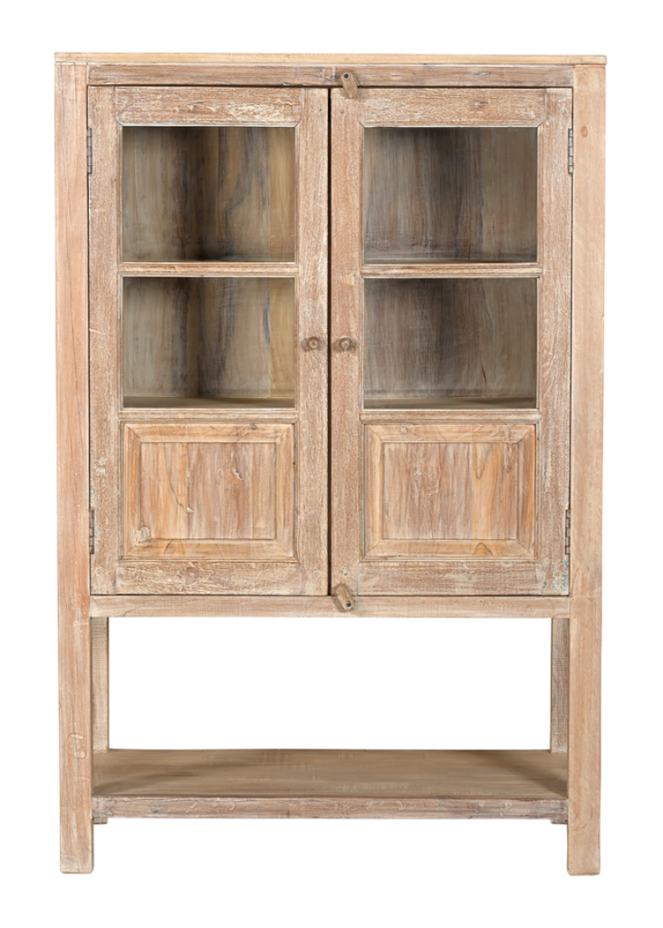 Landhaus Geschirrschrank aus Massivholz mit Glaseinsatz, Kassettentüren und drei praktischen Fächern.