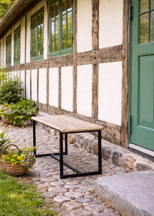 Kleine Gartenbank LISA 114 cm – Polyrattan natur & schwarzes Metall