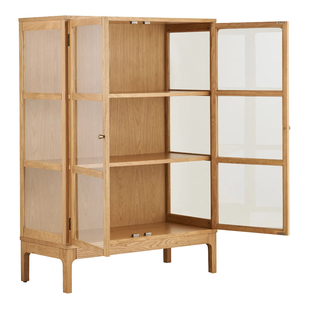 Moderne Holz Vitrine im nordischen Skandi-Landhaus Look