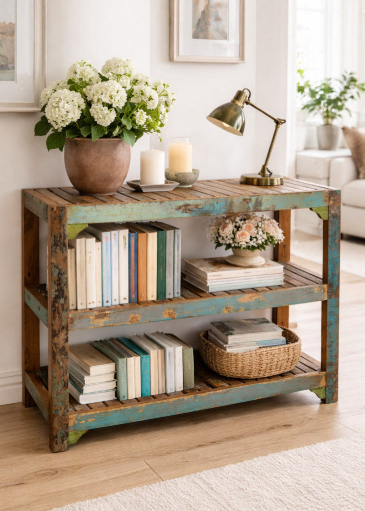 Niedriges Altholz Regal mit bunter Patina  H 76 cm