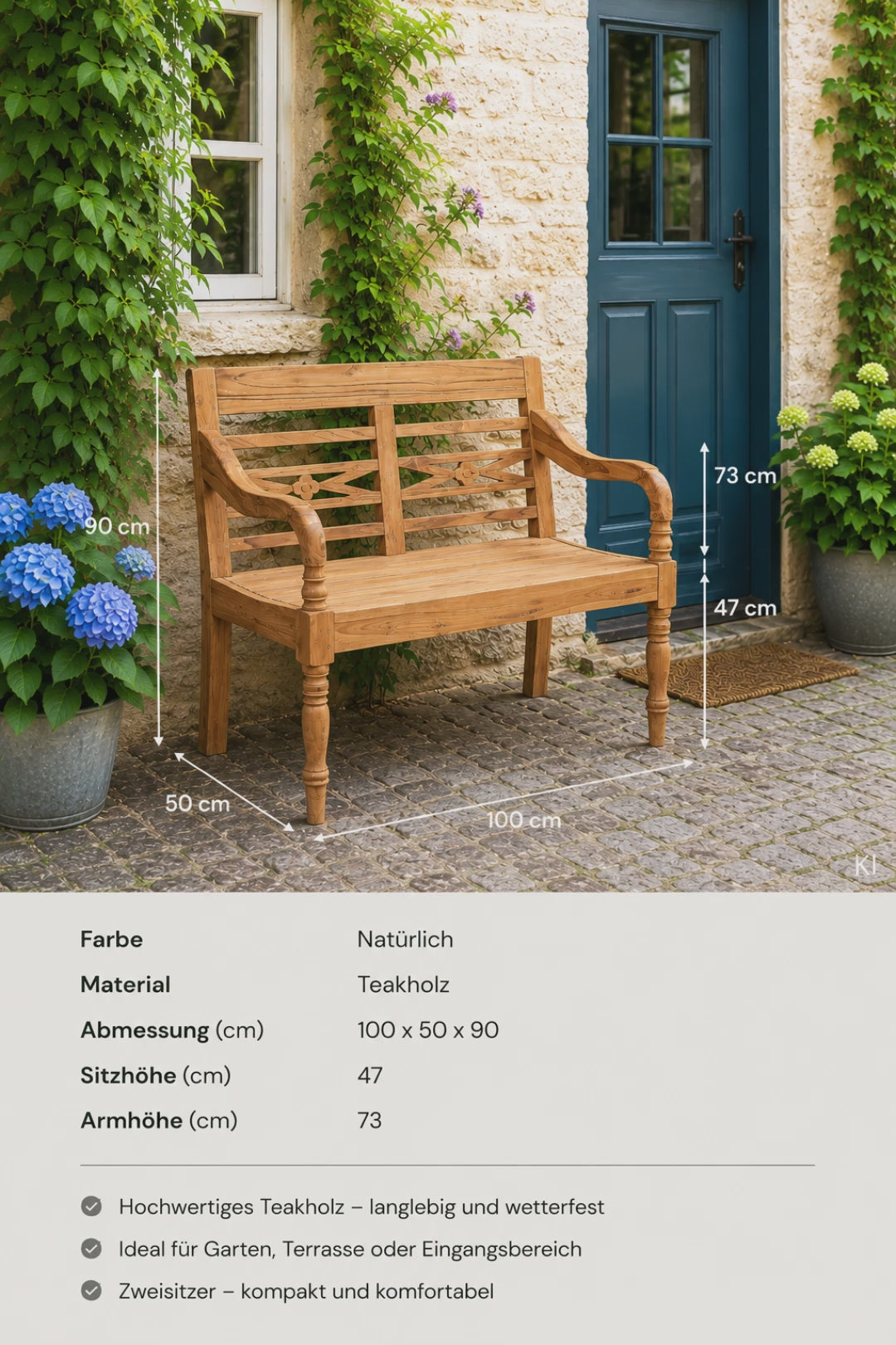 Landhaus Gartenbank aus massivem Teakholz mit floraler Schnitzerei in der Rückenlehne auf einem sonnigen Balkon im Vintage-Stil.