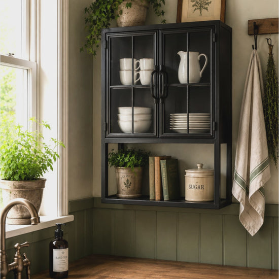 Wandvitrine schwarz Metall mit Unterregal – Industrial Landhausstil