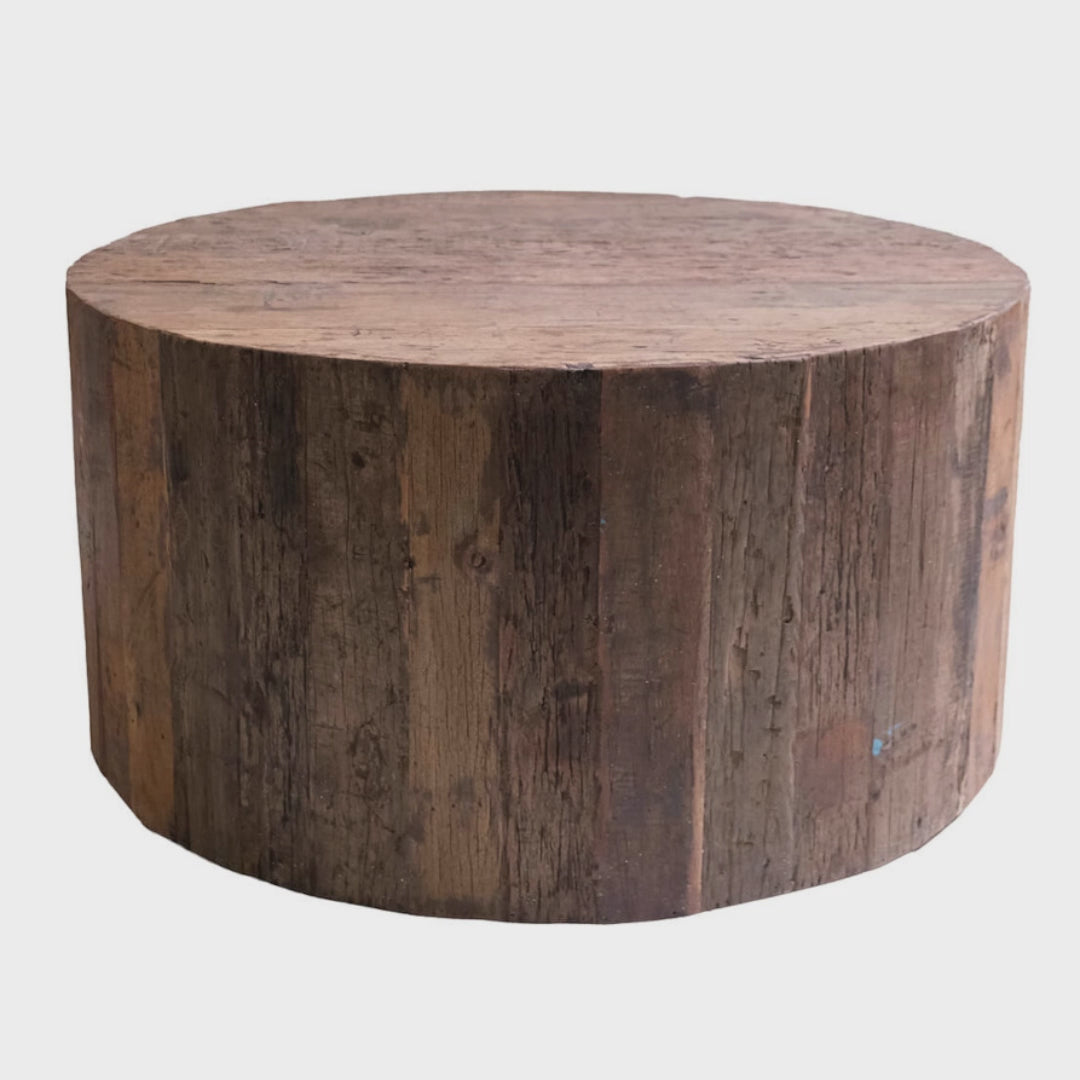 Runder Altholz Couchtisch JAY Ø 90 cm aus recyceltem Holz, rustikaler Vintage Sofatisch mit natürlicher Holzmaserung.
