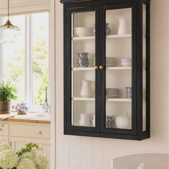Elegante Hängevitrine Schwarz Mit Cremeweißem Innenraum