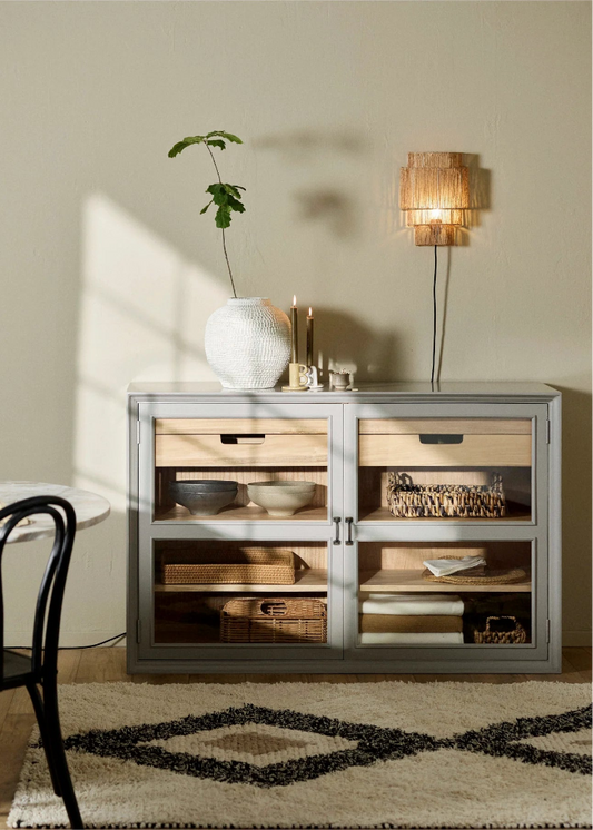Sideboard-Vitrine Holz grau -natur mit Schubladen im Landhausstil