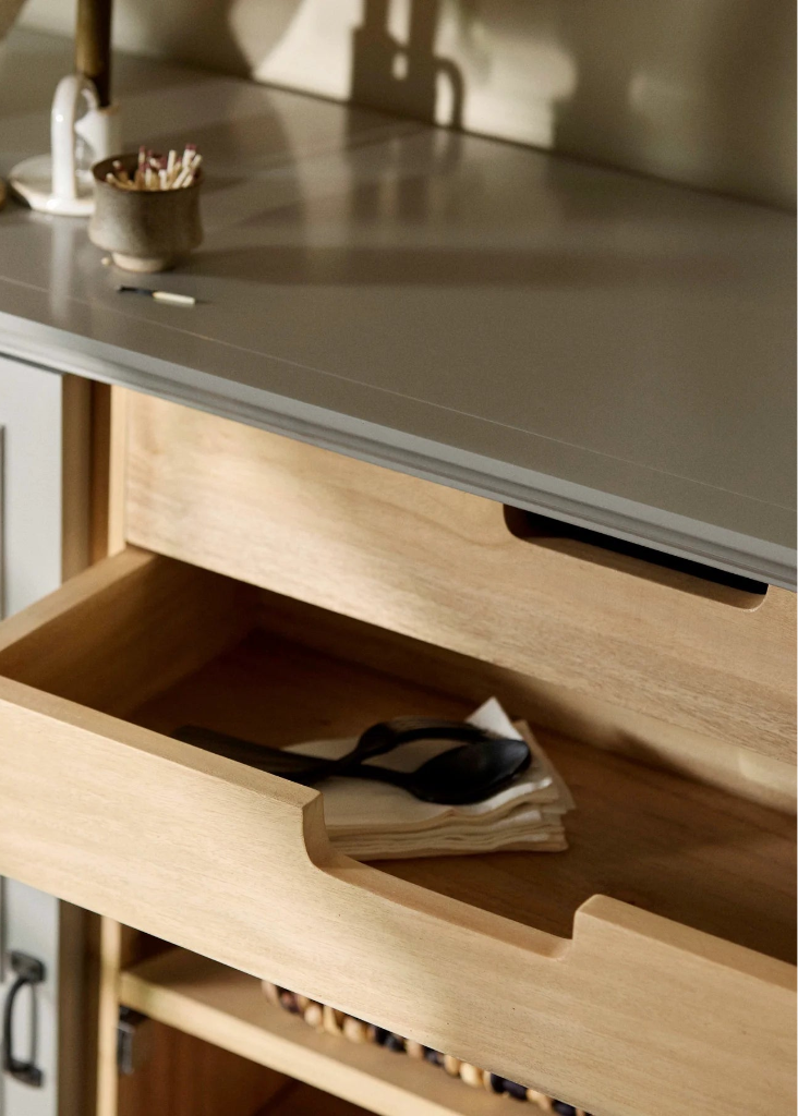 Sideboard-Vitrine Holz grau -natur mit Schubladen im Landhausstil