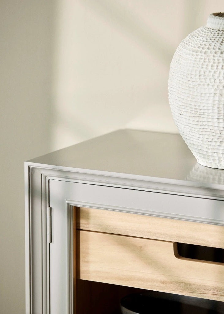 Sideboard-Vitrine Holz grau -natur mit Schubladen im Landhausstil