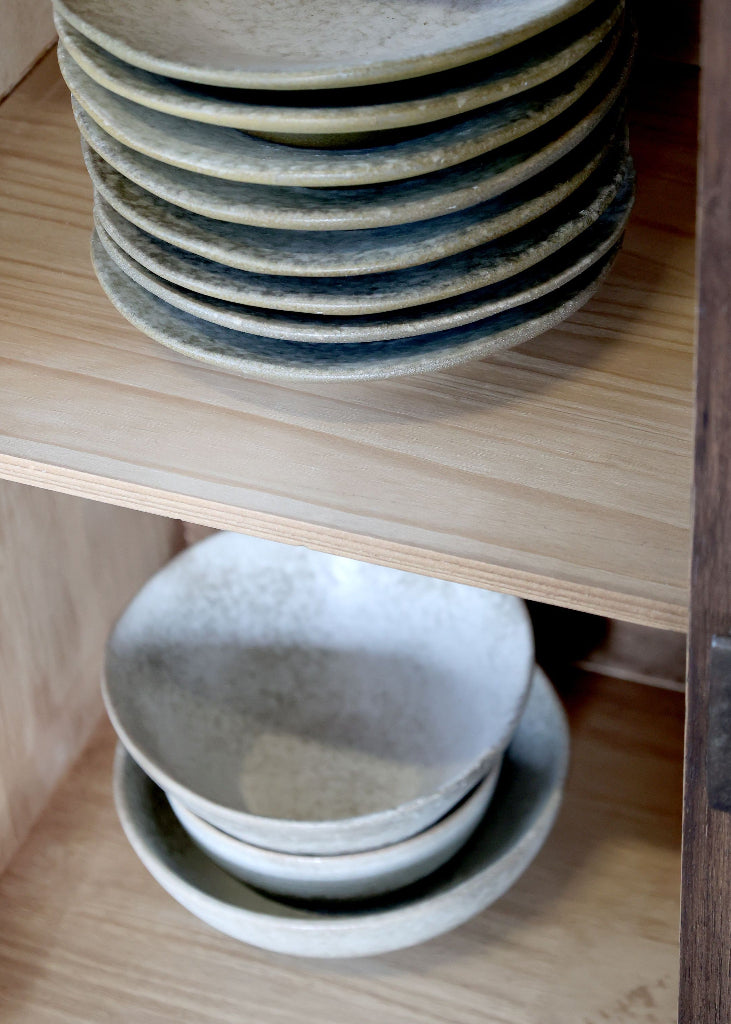 Moderne Sideboard-Vitrine MELLI mit Riffelglas Türen B 112 cm