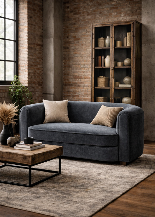 Blaues Samt Sofa im industrial Wohnzimmer
