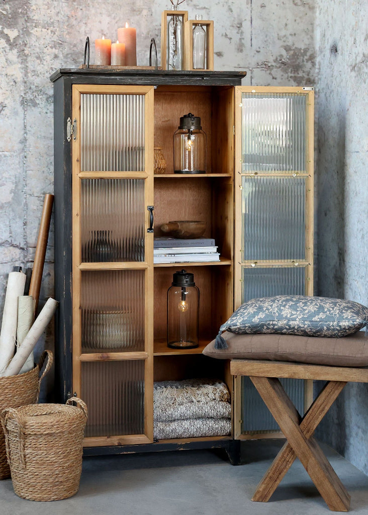Landhaus Vitrine vintage Schwarz-Natur mit Riffelglas Türen