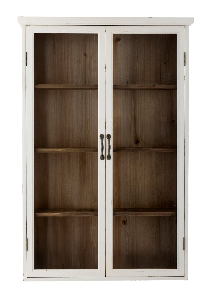 Landhaus Geschirrschrank in Weiß mit warmbraunem Holzinnenraum, klassischen Glastüren und nostalgischem Vintage-Charme.
