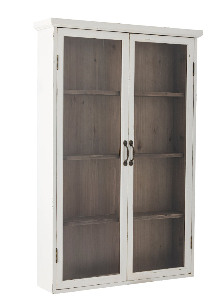 Vitrine SAIKA im Landhausstil, aus Holz und Glas mit dekorativen Metallgriffen, passend für Küche, Esszimmer und Wohnzimmer.