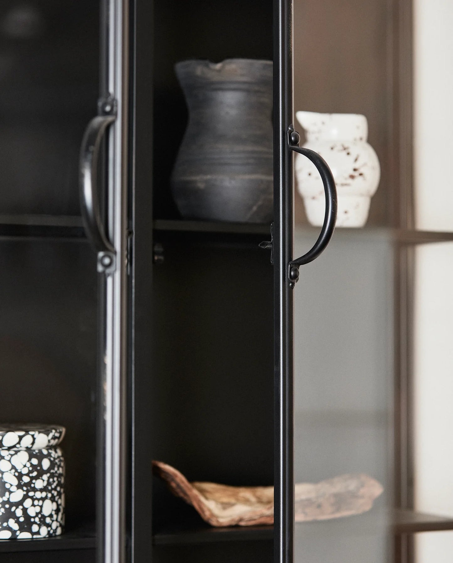 Wandvitrine BELLA schwarz Metall H 121 cm industrial