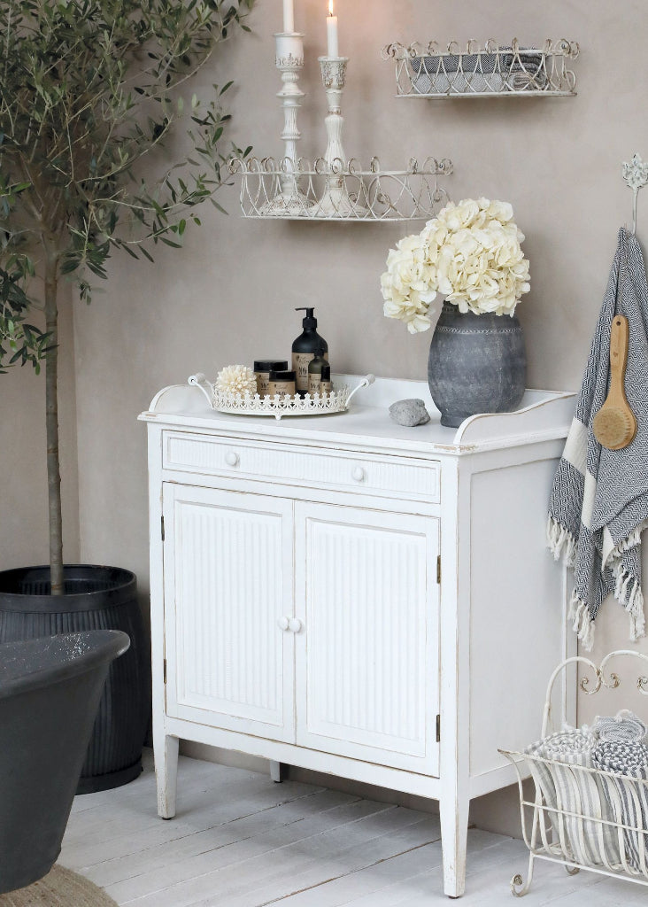 Weiße Landhaus Kommode im vintage Look